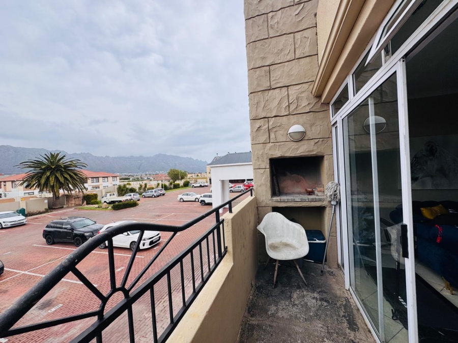 2 Bedroom Property for Sale in Whispering Pines Western Cape